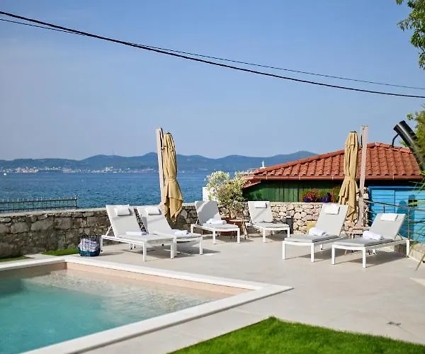 Hresc I לינה וארוחת בוקר זאדאר