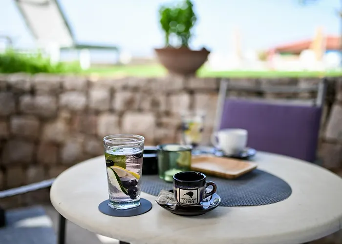 Hresc I לינה וארוחת בוקר