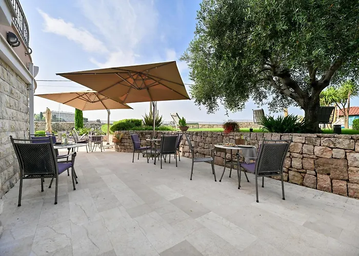 Oda ve Kahvaltı Hresc I 4*